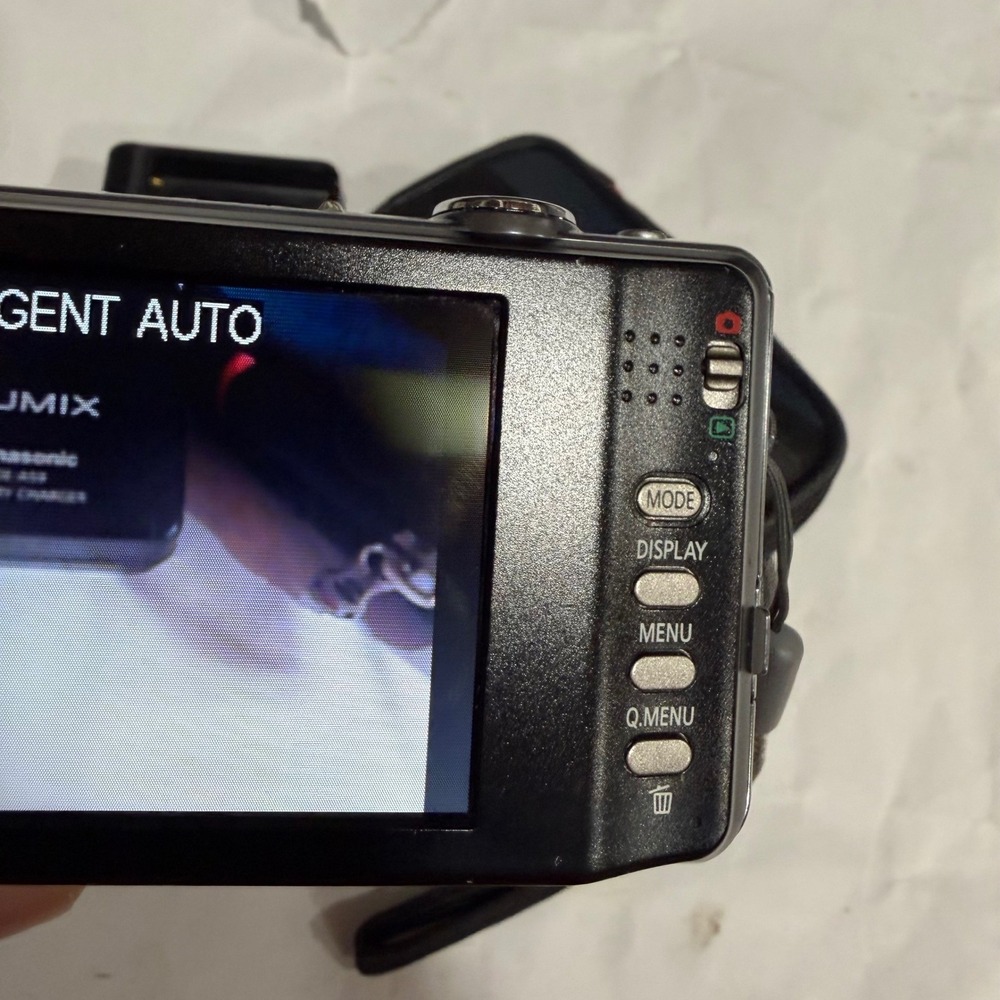 Panasonic Lumix DMC-FH22 Digital Camera 14MP 8x Zoom Black Y2K Digicam Bundle - Picture 8 of 16